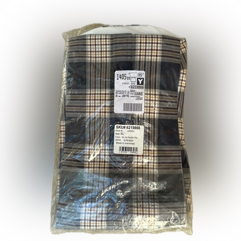 Lands’ End Blue and Tan Plaid Shirt
Traditional fit - XL
New in Packaging - Picture 3 of 3